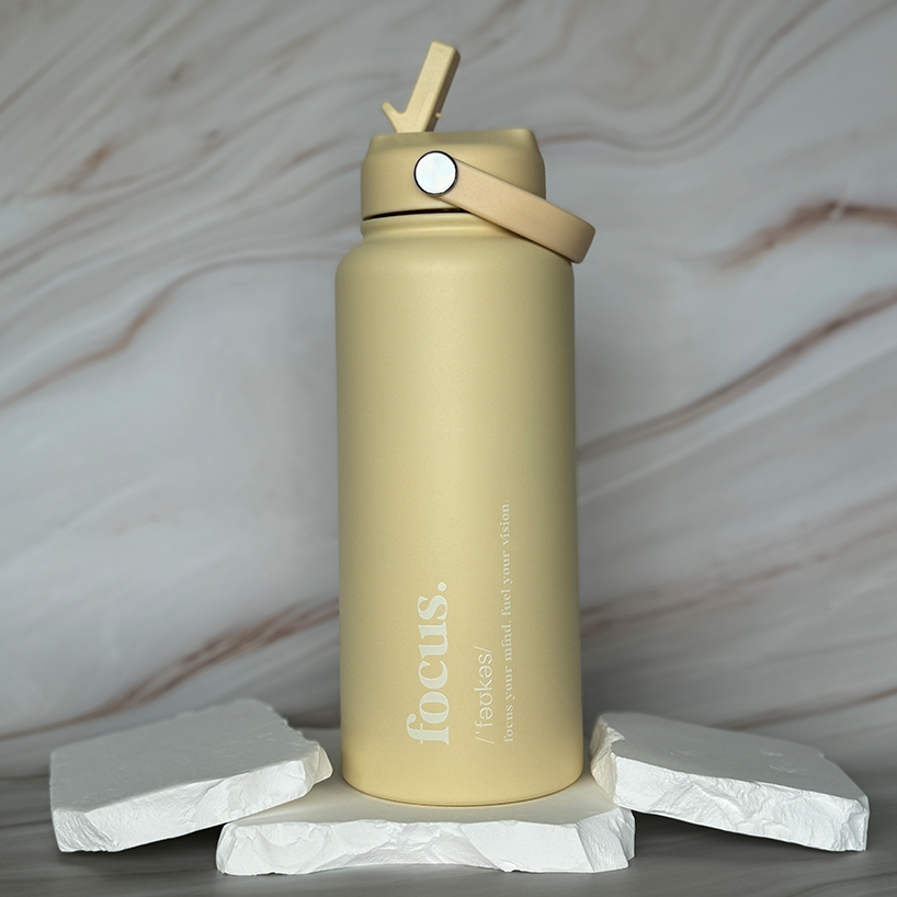 1 Litre Insulated Bottle with Sip Lid & FREE Magnetic Phone Holder Lid