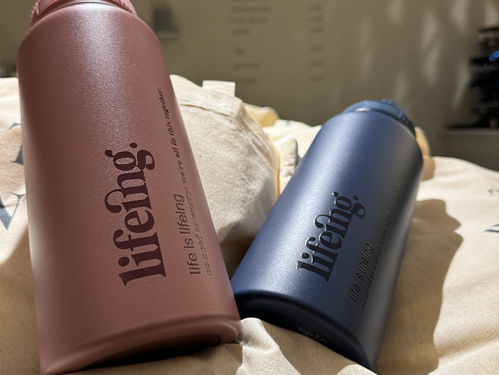 Lifeing 1 Litre Insulated Bottle + Sip Lid + FREE Magnetic Phone Holder Lid